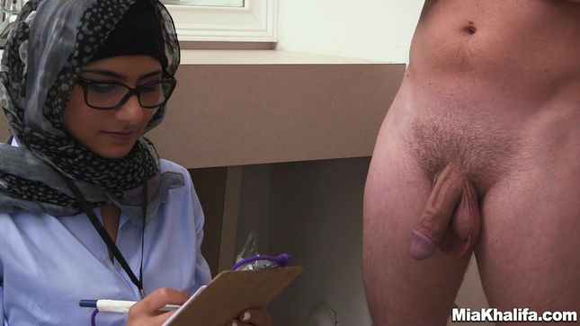 Порно видео Арабская медсестра дрочит пациентам
