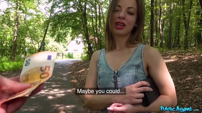 Порно видео Русская девка занимается сексом за деньги
